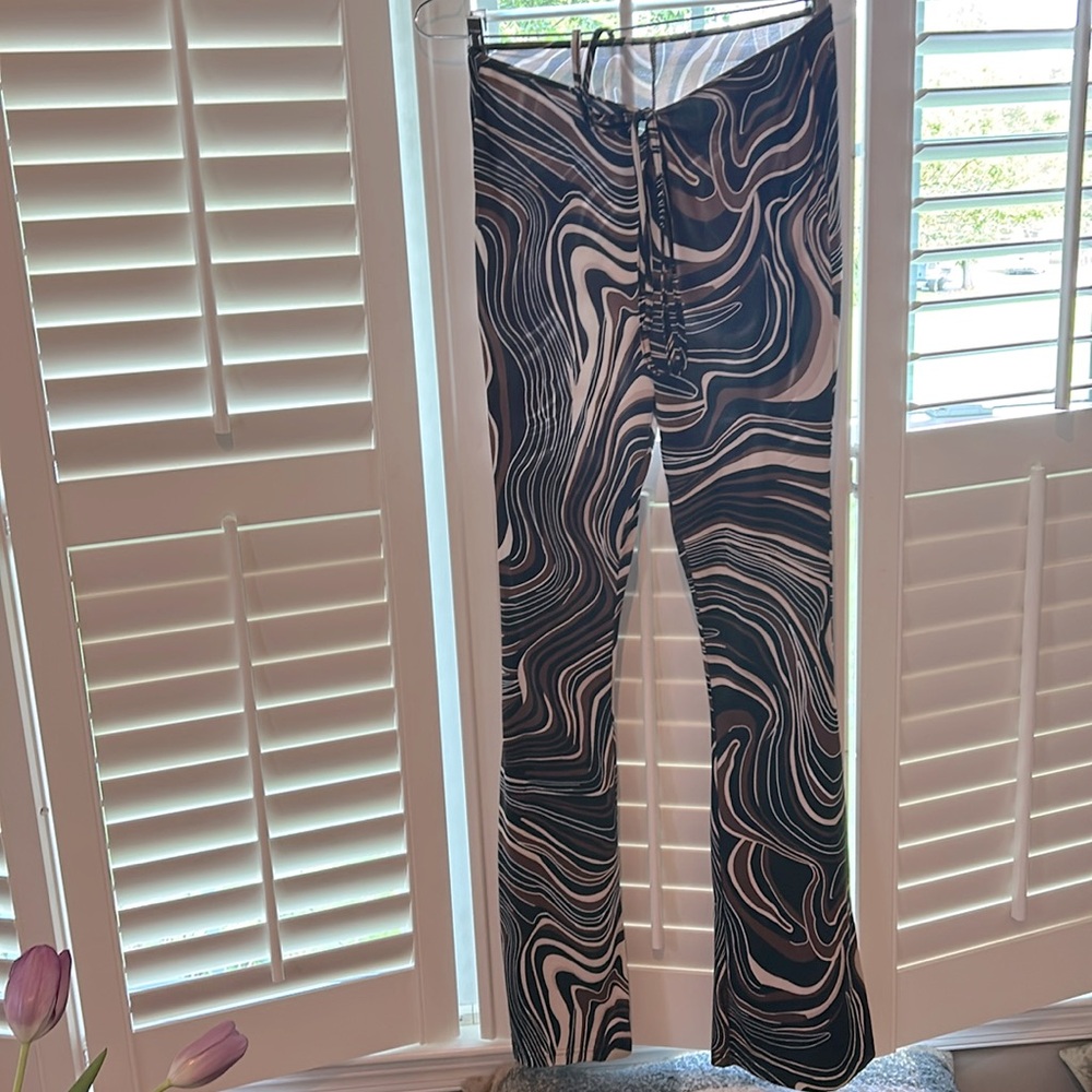 Women’s print flare stretch pants - medium